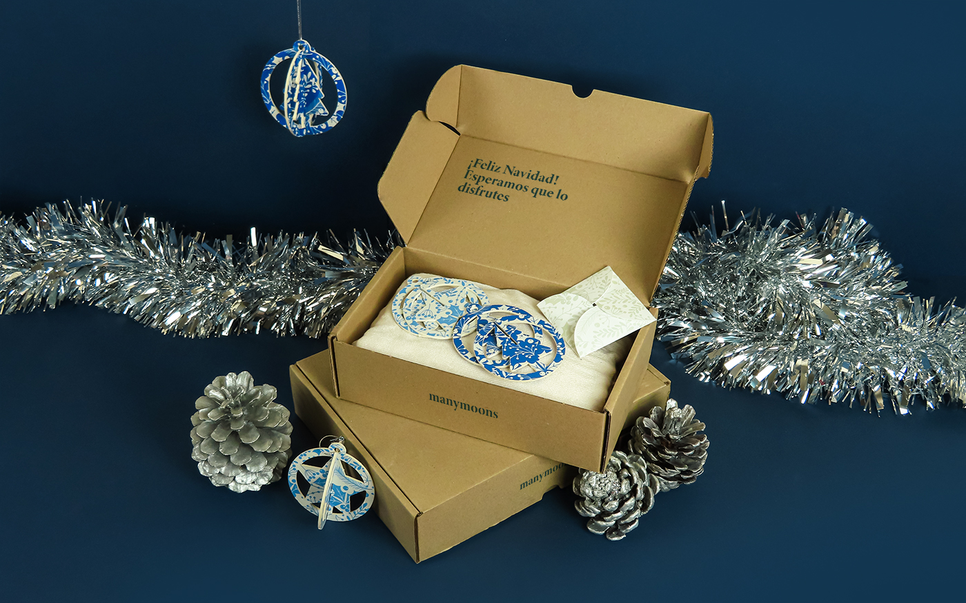 diseña un unboxing navideño con felicitaciones de navidad para ecommerce