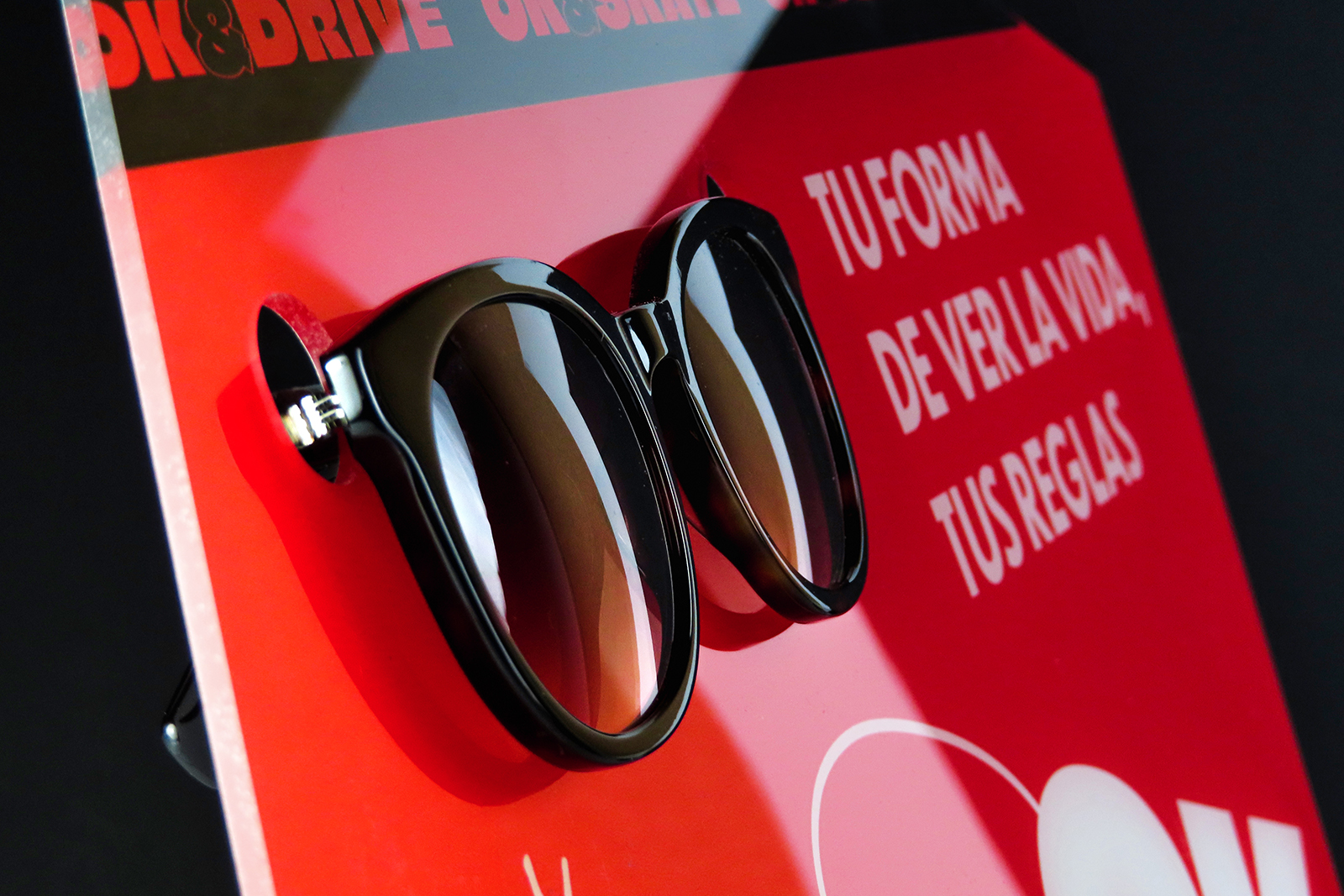 Expositores personalizados para gafas de sol
