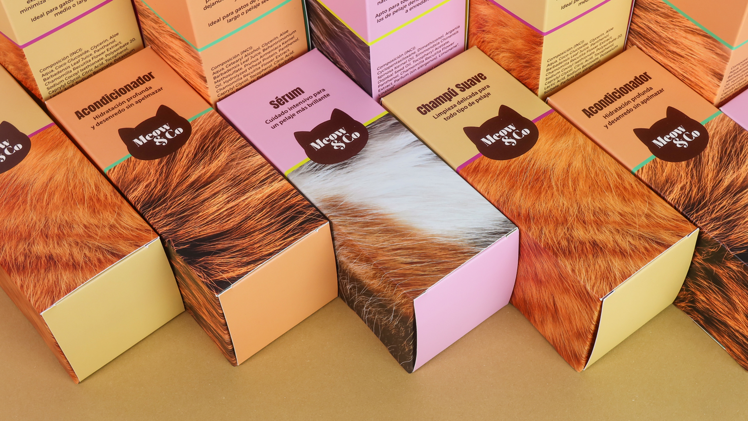 Caja estándar para productos de cuidado de mascotas.