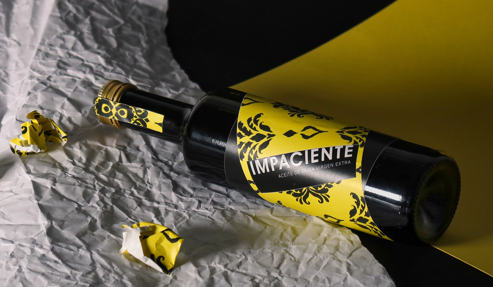 Conquista con etiquetas personalizadas para botellas