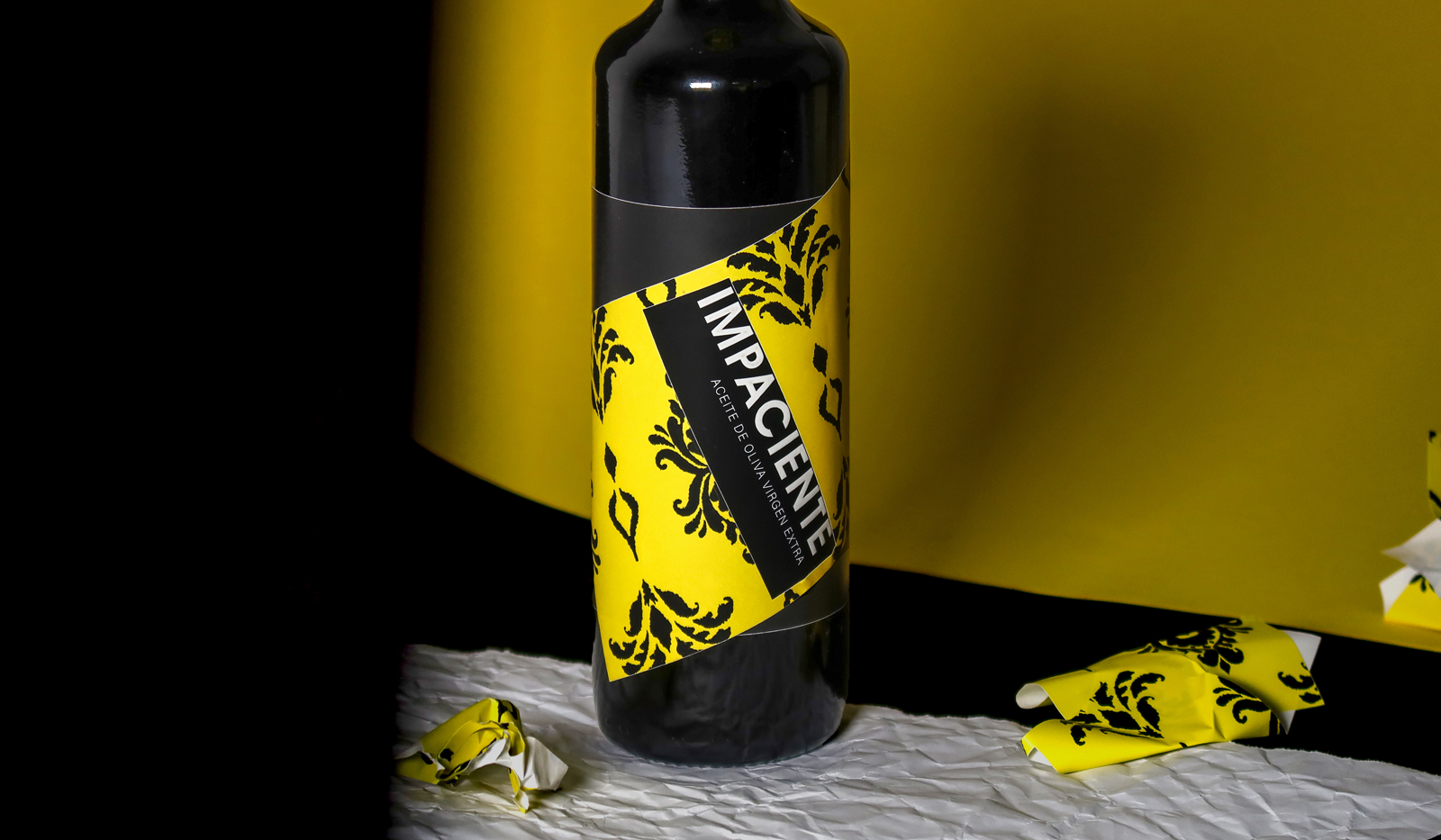 Conquista con etiquetas personalizadas para botellas