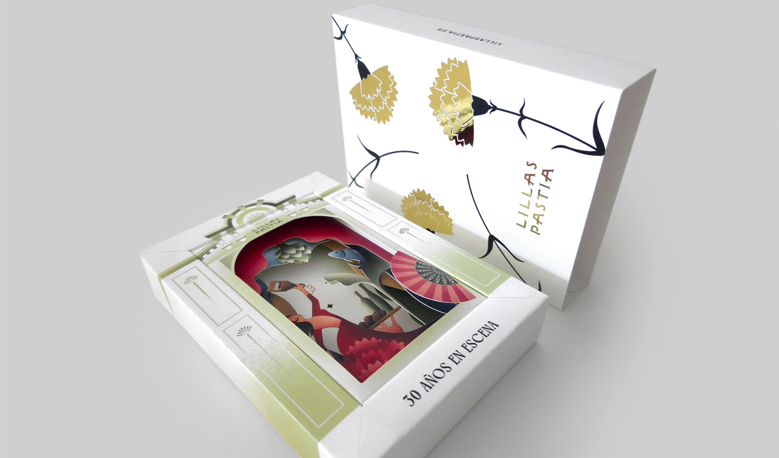 Caja personalizada con varias capas de papel para el aniversario del restaurante Lillas Pastia del chef con estrella Michelin Carmelo Bosque.