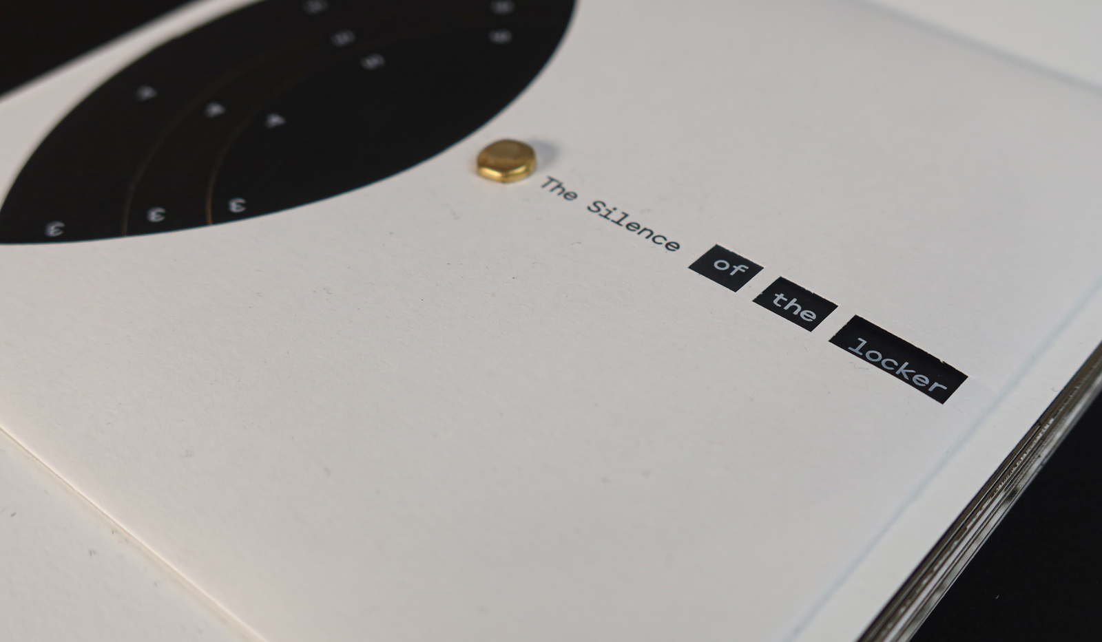 Diseño gráfico de libro fotográfico de Carlos Alba The Silence of the Locker