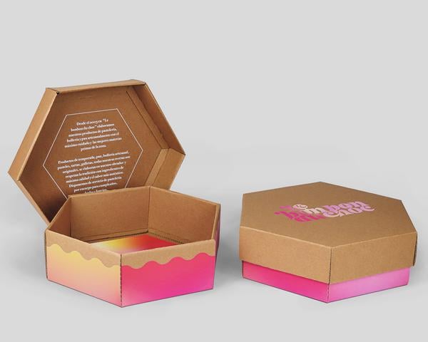 Impresión en cartón corrugado para packaging de cajas hexagonales con tapa  